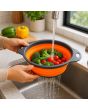 Colador plegable de silicón con asas Naranja