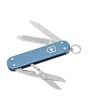 Navaja de bolsillo pequeña de edición limitada en azul glaciar Classic SD 0.6221.L26 Victorinox